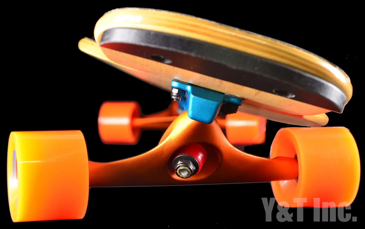 ブランクダンサー4895チャージャー10バスティン66mmオレンジスキッドプレートの画像3 画像:ブランクダンサー4895チャージャー10バスティン66mmオレンジスキッドプレート_3