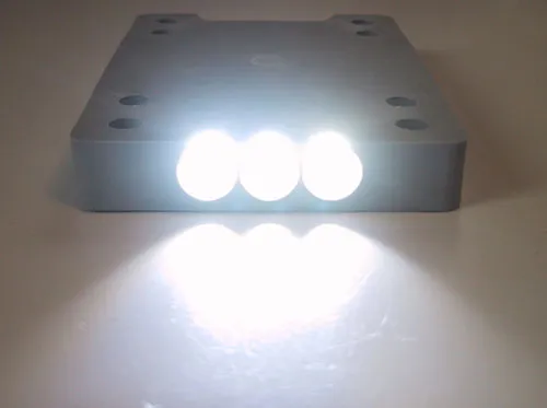 画像:スケートボード用LEDライト付きライザーパッド (ナイトグラインダー) ホワイト_1