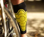 プロテクター ジーフォーム シン イエロー L