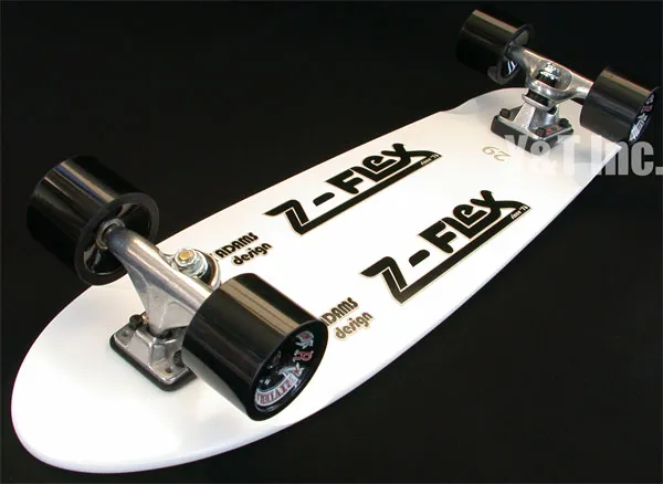 ジーフレックス クルーザー29 ジェイホワイトブラック トラッカーRT リビエラの画像4 画像:ジーフレックス クルーザー29 ジェイホワイトブラック トラッカーRT リビエラ_4