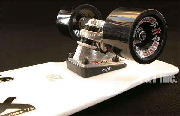 ジーフレックス クルーザー29 ジェイホワイトブラック トラッカーRT リビエラの画像6 画像:ジーフレックス クルーザー29 ジェイホワイトブラック トラッカーRT リビエラ_6