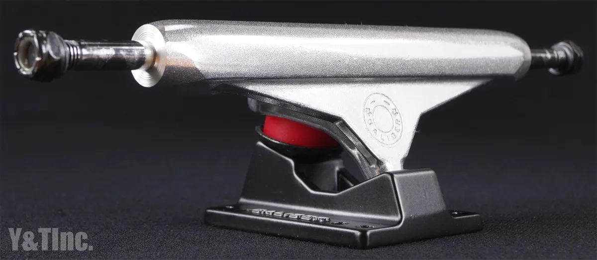 キャリバー スタンダード 9.0 シルバーブラックの画像1 画像:キャリバー スタンダード 9.0 シルバーブラック_1