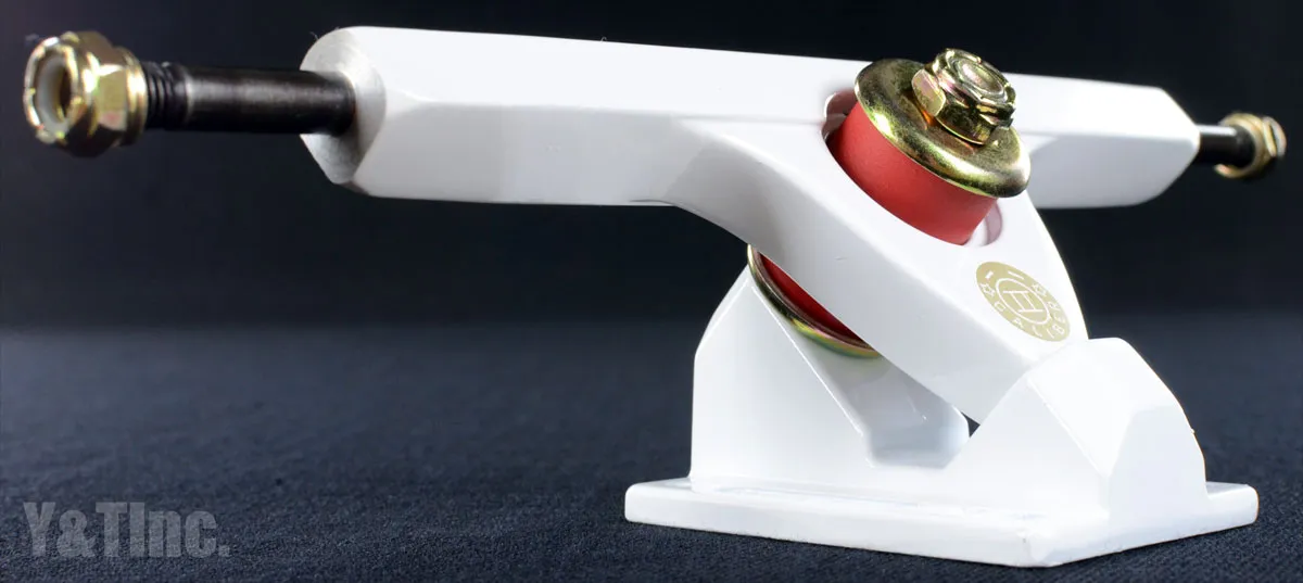 キャリバー2 テンフォーティーフォー ホワイトゴールドの画像2 画像:キャリバー2 テンフォーティーフォー ホワイトゴールド_2