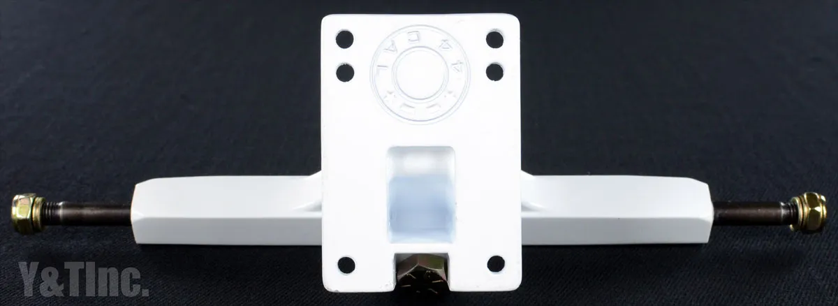 キャリバー2 テンフォーティーフォー ホワイトゴールドの画像4 画像:キャリバー2 テンフォーティーフォー ホワイトゴールド_4