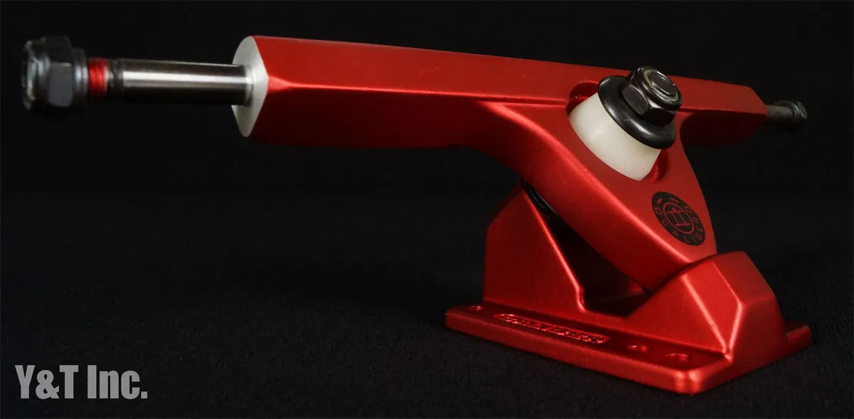 キャリバー2 テンフィフティー サテンレッドの画像1 画像:キャリバー2 テンフィフティー サテンレッド_1