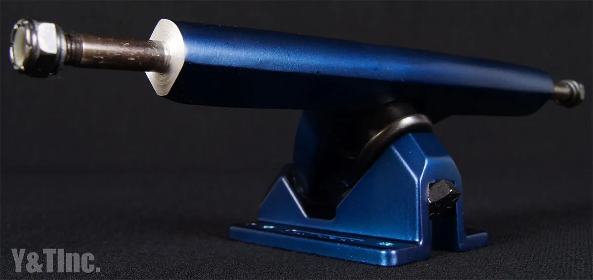 キャリバー2 テンフォーティフォー ミッドナイトサテンブルーの画像2 画像:キャリバー2 テンフォーティフォー ミッドナイトサテンブルー_2