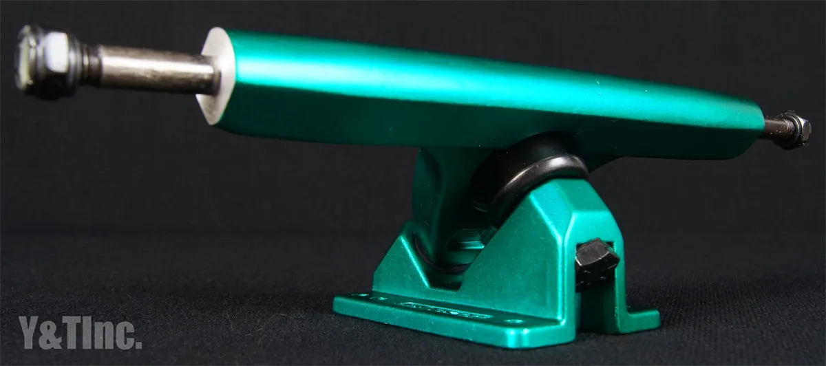 キャリバー2 テンフォーティフォー ミッドナイトサテングリーンの画像2 画像:キャリバー2 テンフォーティフォー ミッドナイトサテングリーン_2