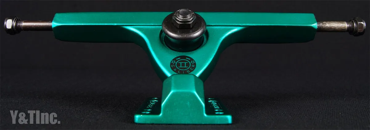 キャリバー2 テンフォーティフォー ミッドナイトサテングリーンの画像3 画像:キャリバー2 テンフォーティフォー ミッドナイトサテングリーン_3