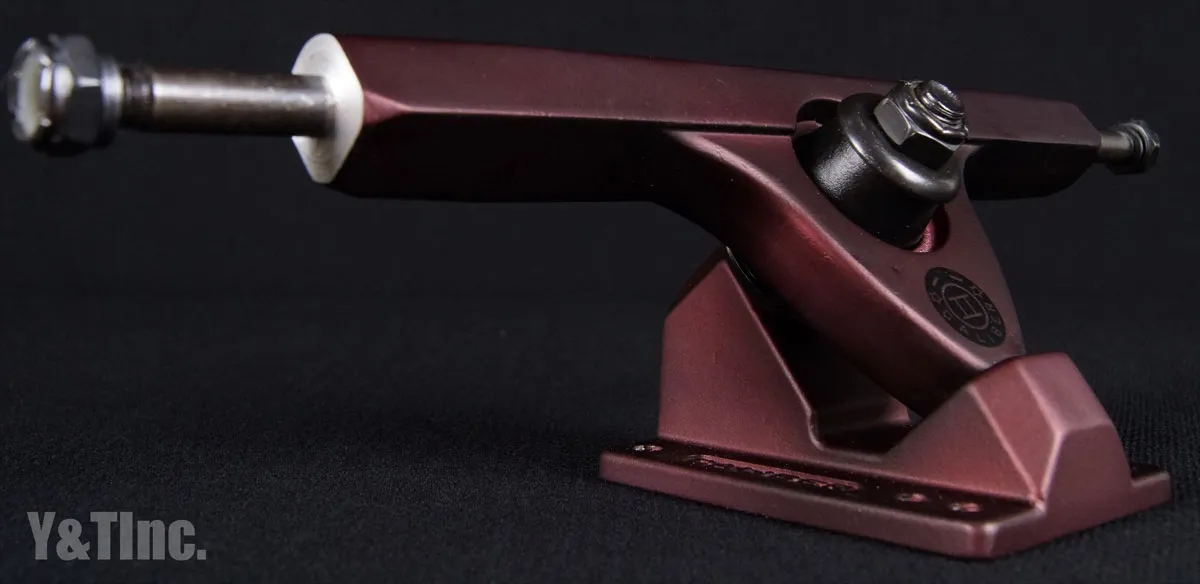 キャリバー2 テンフィフティー ミッドナイト サテン レッドの画像1 画像:キャリバー2 テンフィフティー ミッドナイト サテン レッド_1