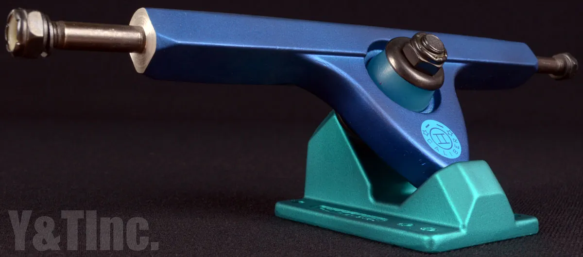 キャリバー2 テンフィフティー ツートーンブルーの画像2 画像:キャリバー2 テンフィフティー ツートーンブルー_2