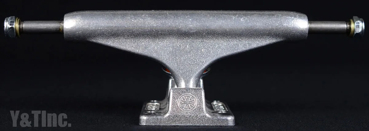 新品送料無料 INDEPENDENT ST11 SILVER 144 TRUCK INDEPENDENT TRUCKS ST-11 144 SILVER SET スケートボード(スケボー