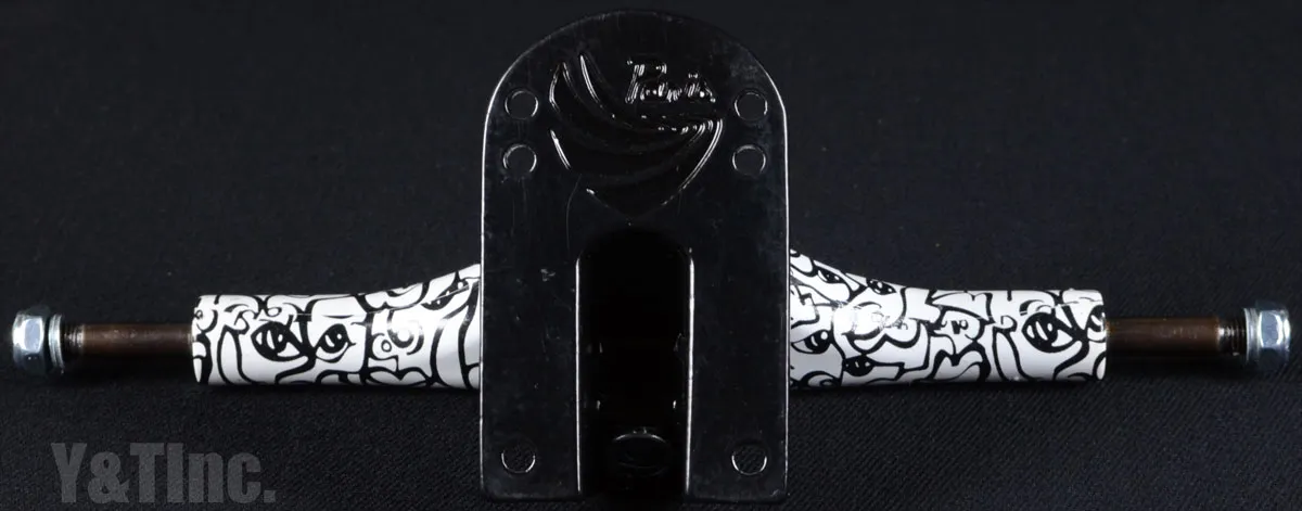 画像:パリス 180アダムコルトン_4