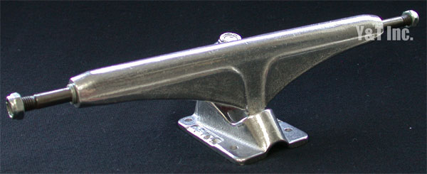TRACKER 219 SILVER 2