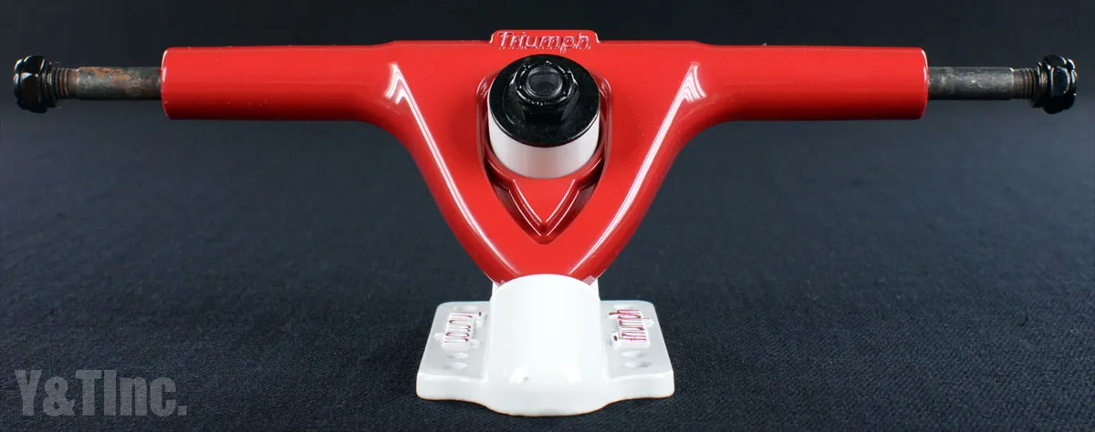 画像:トライアンフ 180 レッドホワイト_1