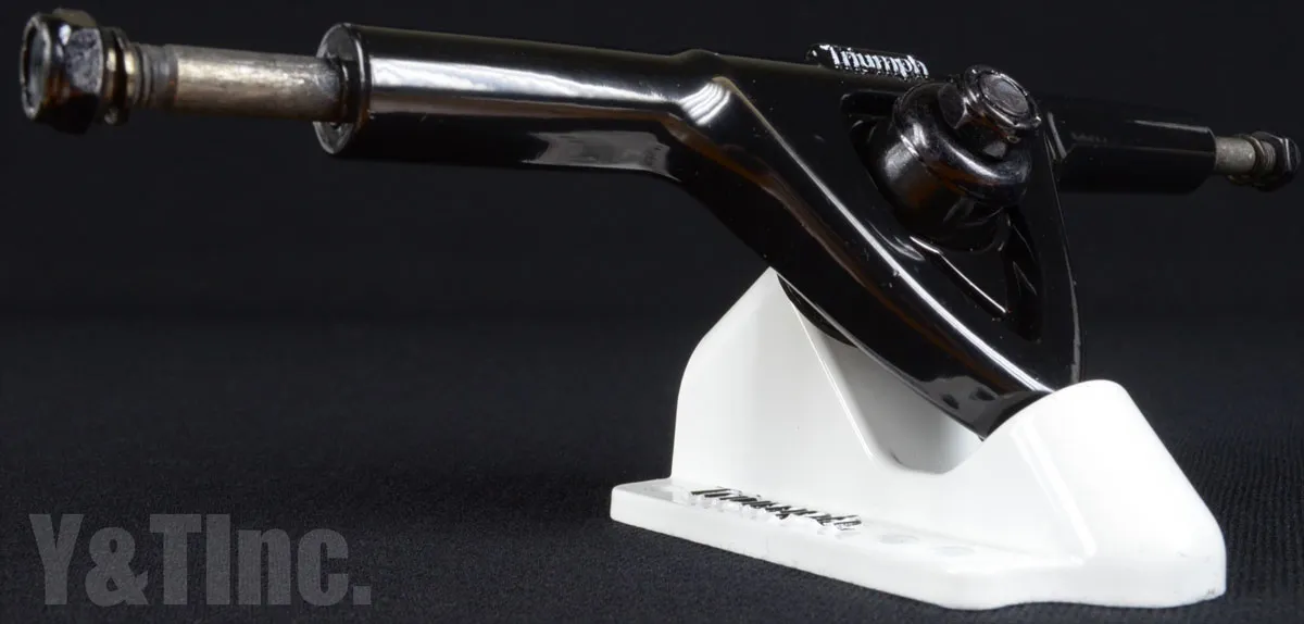 トライアンフ 180 ブラックホワイトの画像2 画像:トライアンフ 180 ブラックホワイト_2