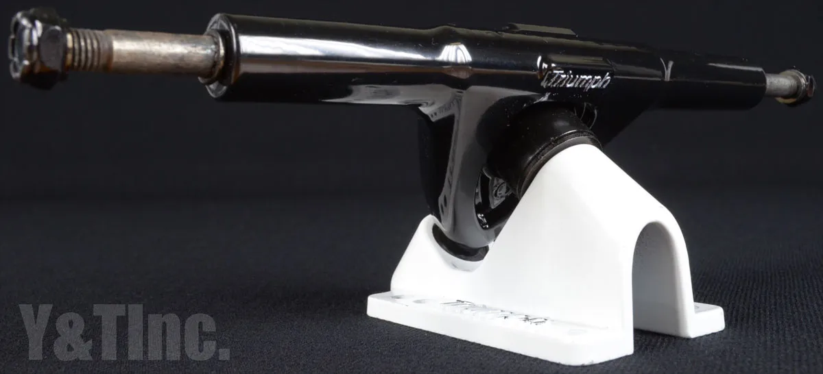 トライアンフ 180 ブラックホワイトの画像3 画像:トライアンフ 180 ブラックホワイト_3